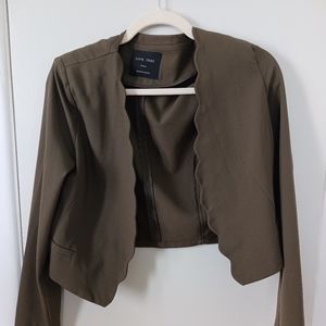 Love Tree cropped blazer with padded shoulders